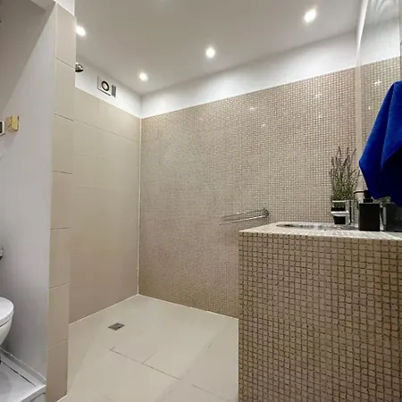 Array - 5 Minutes To Molo & Seaside *