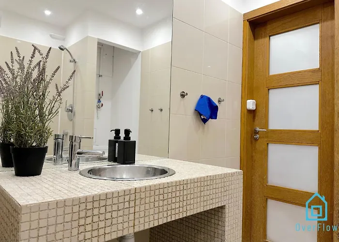 Homestay Array - 5 Minutes To Molo & Seaside *